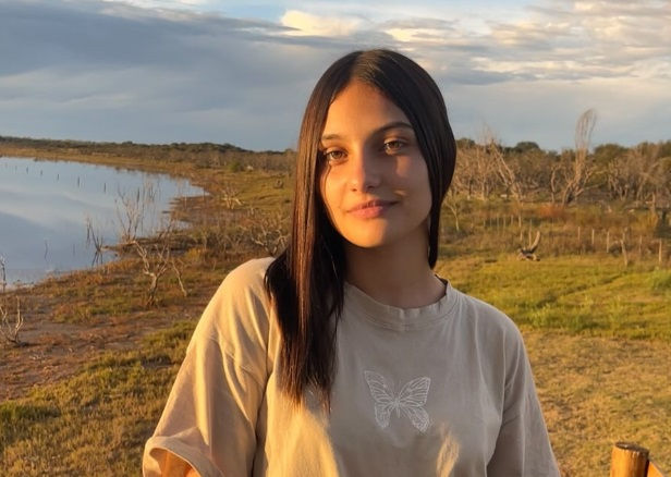 Esmeralda Obert, la joven winifredense que deslumbra con sus velas aromáticas