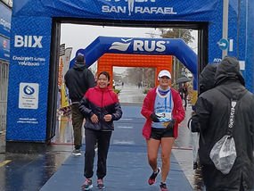 Yanina Baini completó su octava maratón: 42 kilómetros bajo frío y lluvia en San Rafael