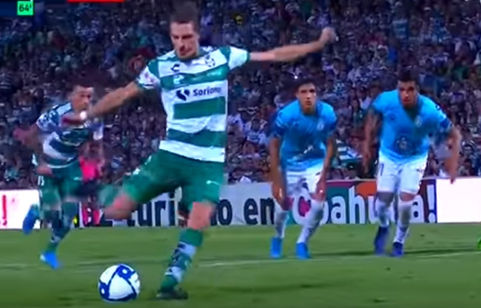 El doblete del winifredense Julio Furch lo lleva a la cima de la tabla de goleadores