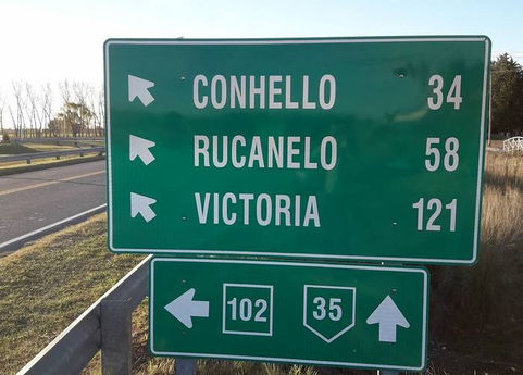 Victorica fue rebautizada como ''Victoria'' en un cartel en la ruta 35