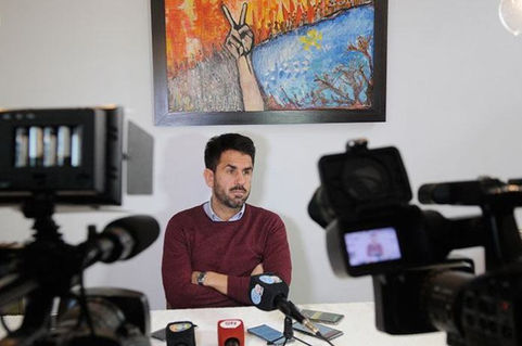 Marín le apuntó a un periodista por la denuncia