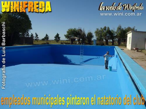 empleados municipales pintaron el natatorio del club