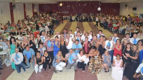 Multitudinaria fiesta de los centros Cumelén