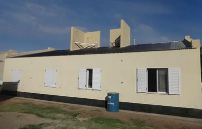 Continúa construcción de 12 viviendas en Winifreda