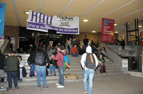 Comenzó el paro nacional docente en las universidades nacionales en defensa del financiamiento universitario