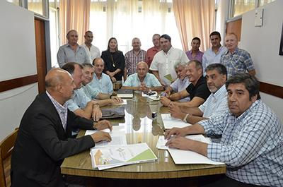 Adelantan distribución de fondos de la Ley de Descentralización