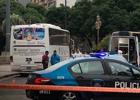 Colectivo de General Pico en el lugar del tiroteo que dejó gravemente herido a un Diputado Nacional