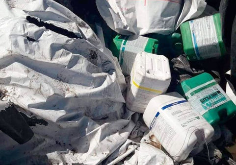 Agroquímicos : Operativos por una fumigación y por acopio ilegal