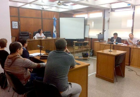 Formalizan en General Pico a una docente y a su médico