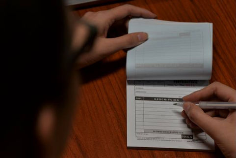 Allanaron la comuna de Rucanelo: Investigan presuntas boletas "truchas" en los balances co