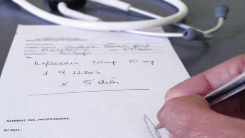 Dos de los docentes que sacaron certificado médico y se fueron de viaje fueron condenados