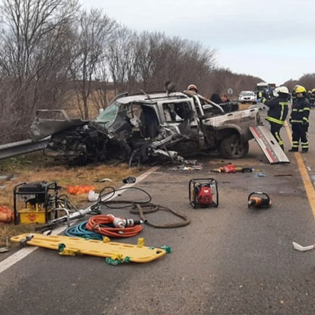 Tragedia en la ruta 35: una mujer falleció y dos hombres resultaron heridos en violento choque frontal cerca de Winifreda
