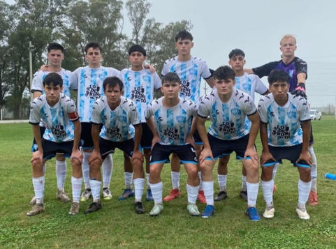 Los juveniles del Depo golearon en Doblas y se subieron a la cima