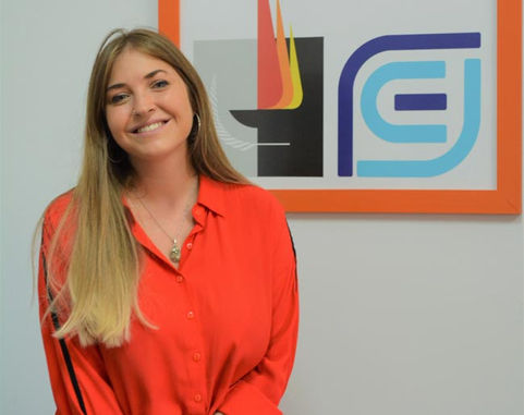 Abogada pampeana busca recursos para una pasantía internacional