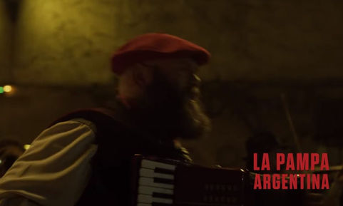 La Casa de Papel, con sorpresa: dos se fugan a La Pampa y organizan una fiesta