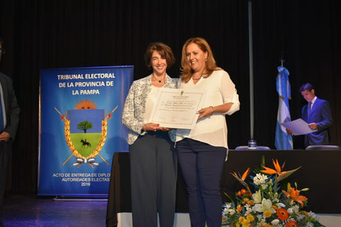 La winifredense Lorena Clara recibió certificado como Diputada provincial