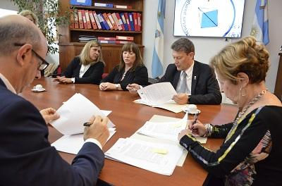 Firman convenio entre Educación, UNLPam y UNIPE para fortalecer la Matemática