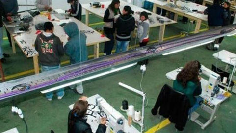 Alpargatas cerró planta y adelantó vacaciones