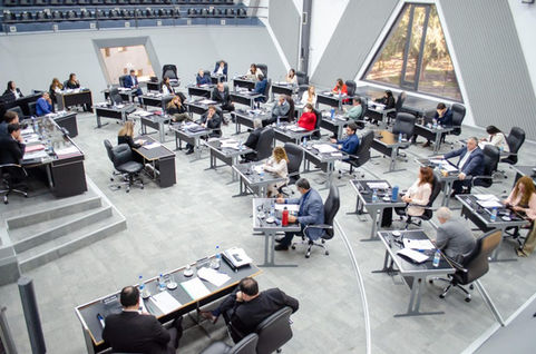 La Legislatura pampeana debate el Presupuesto 2026 y la Ley Impositiva en una sesión marcada por tensiones internas y ajustes financieros