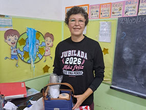 Una vida dedicada a enseñar: la Escuela N° 104 despidió con emoción a la Seño Patricia Stroh