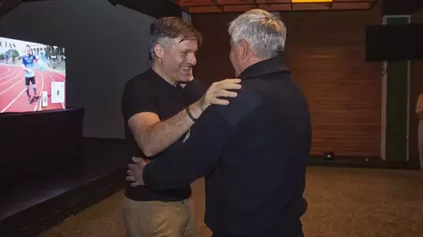 Más de once años después: Pablo Giesenow se reencontró con los bomberos de Winifreda que participaron de su rescate