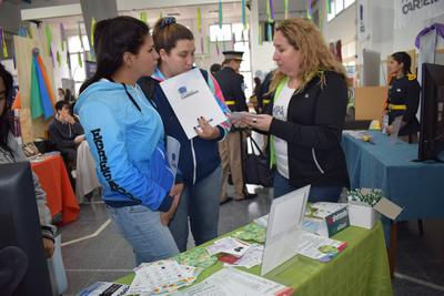 Dirección de Juventud en la Feria de las Carreras