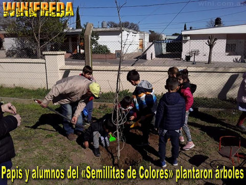 Plantaciones en JIN de Winifreda por el «Día del Árbol»
