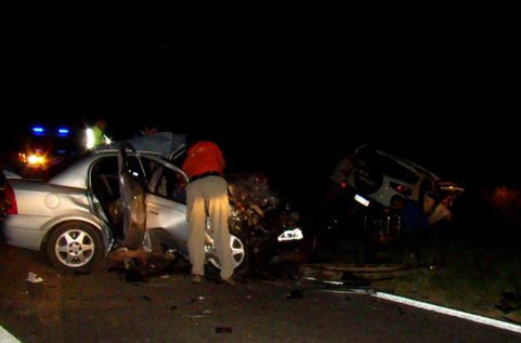 Murieron cuatro personas en un choque frontal en la ruta 35
