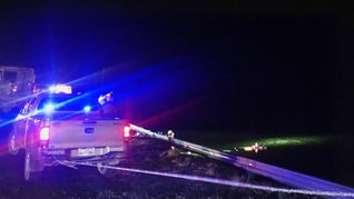 Tragedia: cuatro mujeres murieron al caer una camioneta a una laguna y una sobrevivió