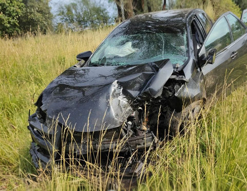 Violento despiste en la Ruta Nacional 5: una mujer fue hospitalizada tras chocar contra un árbol