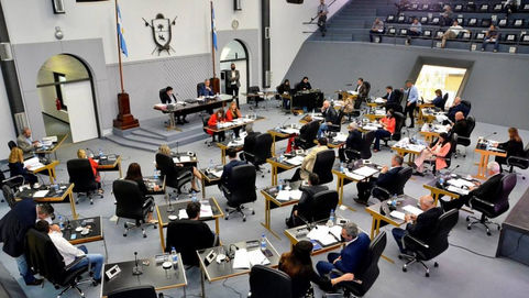 Legisladores opositores no dudan de la vacuna rusa