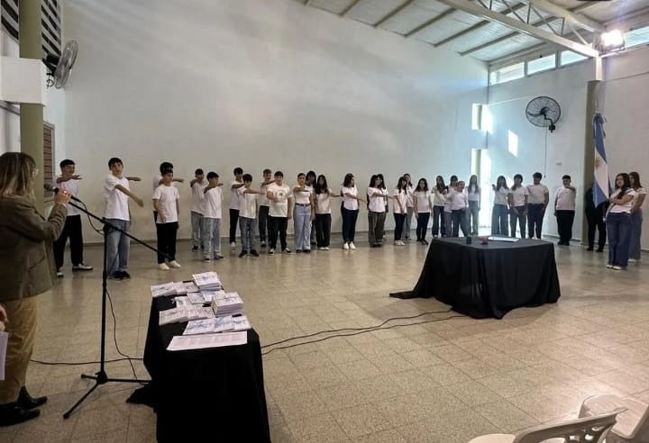Estudiantes de Winifreda realizaron la promesa de Lealtad a la Constitución Nacional y Provincial