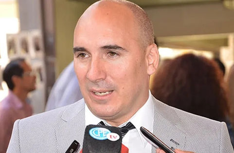 Evalúan otorgar tenencia al padre biológico en caso de niño golpeado