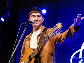 Joaquín Chiavarino, de Winifreda a Cosquín: un pampeano que pisa fuerte en el escenario mayor del folklore