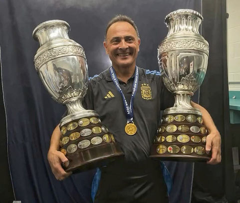 Un orgullo de Winifreda: el Dr. Daniel Martínez se prepara para el próximo Mundial de fútbol