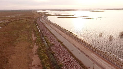 Sigue bajando el caudal que entra a la obra de los Daneses
