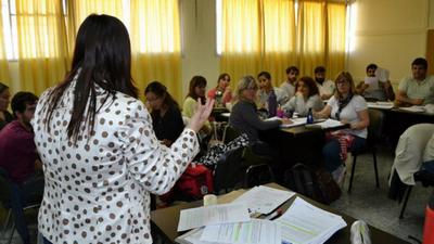 Educación: Continúa formación en Matemática para profesores de secundaria