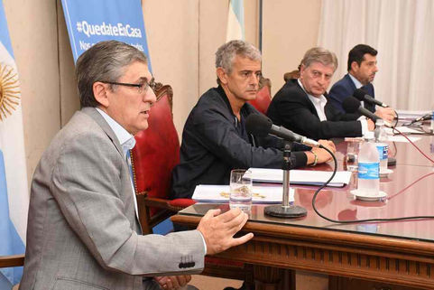 Anuncian nueva línea de créditos y la aplicación de impuestos a bancos privados