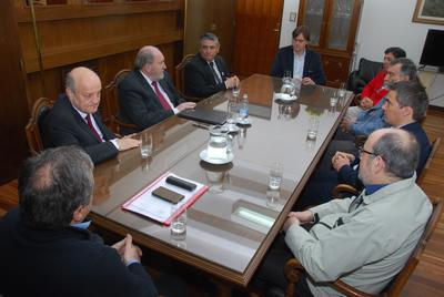 Gobernador: reunión por la problemática hídrica de La Pampa