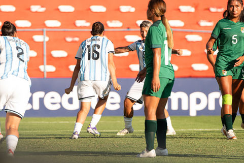 Argentina goleó a Bolivia y se metió en el Hexagonal final con presencia pampeana