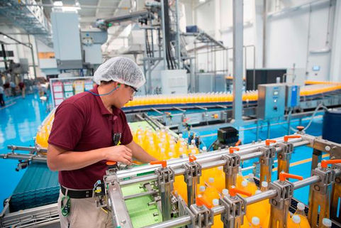 Indec: la industria trabaja casi a media máquina