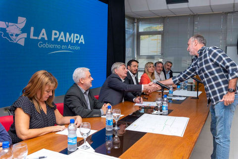 Adriana García presente en la licitación de la reparación de más de 260 kilómetros de la ruta 10