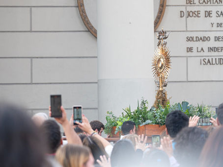 Medalla Milagrosa en la Fiesta del "Corpus Christi" en la Arquidiócesis de Buenos Aires.