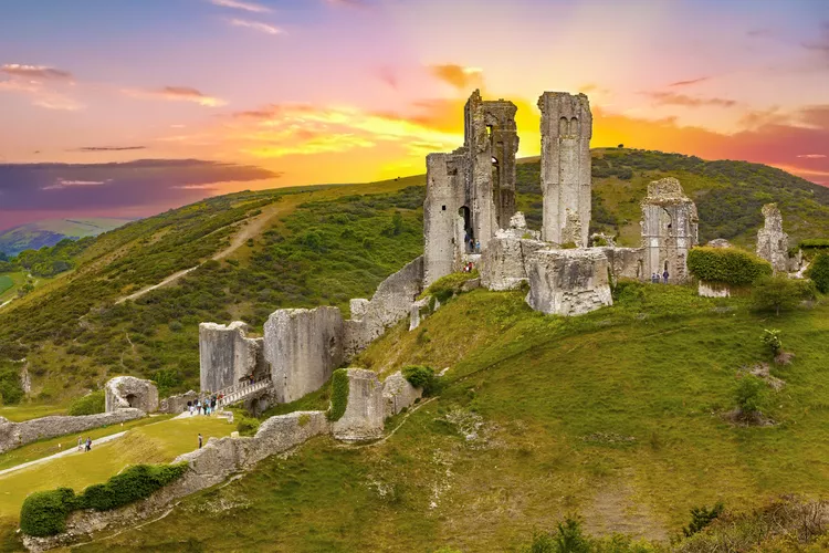 dramatic-sunset-over-the-corfe-castle--dorset--england-1294566013-697393ca7e1d4cbaa6db775b