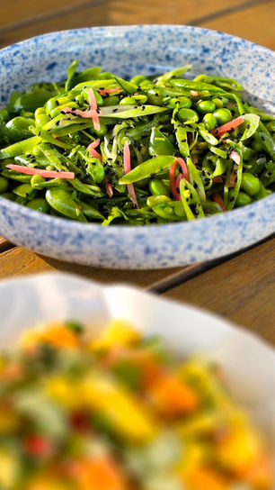Salade met edamame en sugar snaps