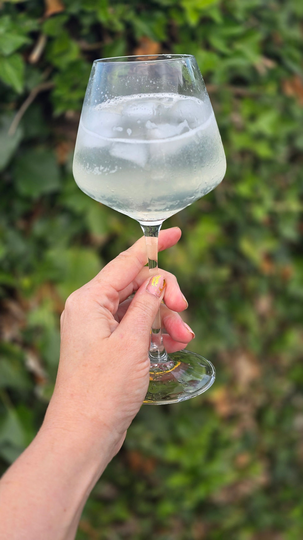 Alcoholvrije gin & tonic met gegrilde citroen