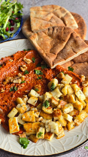 Muhammara met berloumi, tijm en honing