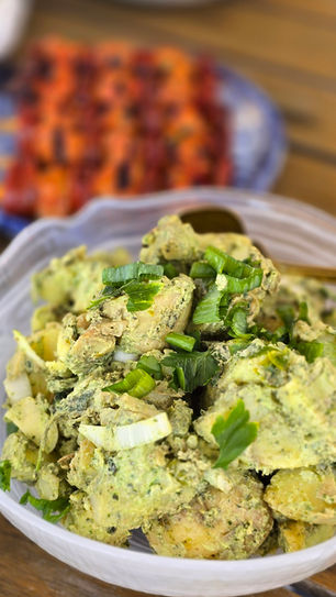 Aardappelsalade met kruidige yoghurtdressing