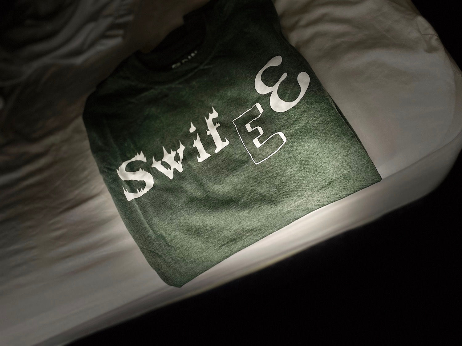 Unisex Green T shirt White letter (Swifee )