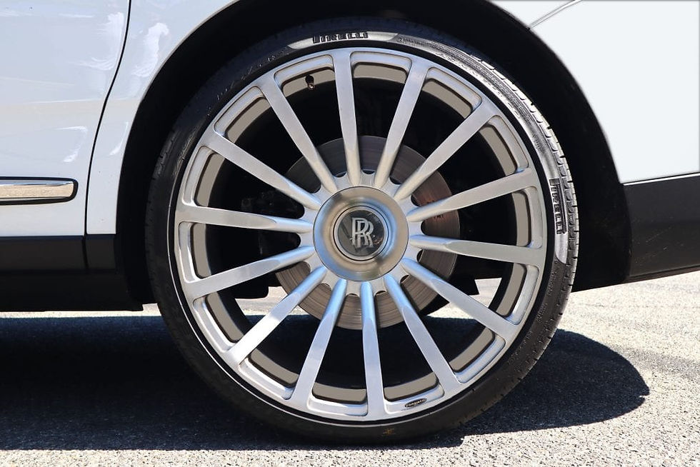 Thumbnail: Rolls Royce Cullinan - White